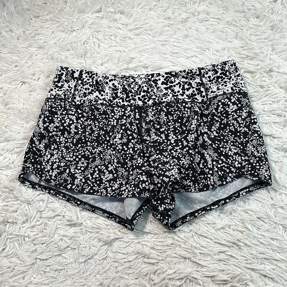 Lululemon Run Times Short II*4" Chirasu Black / Chirakasu Alpine White - Picture 1 of 7